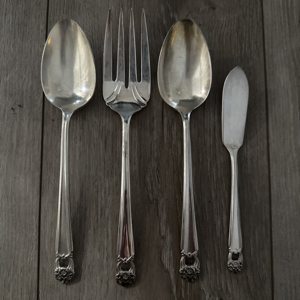 1847 Rogers Bros ETERNALLY YOURS Silverplate Solid Serving‎ Spoon Flatware